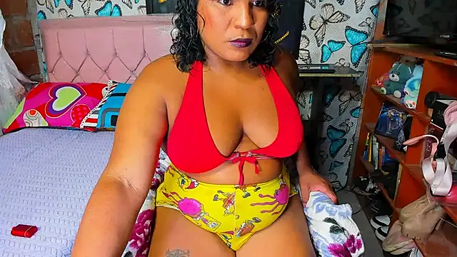 Snapshot of luciana_osorno chatting on February 9, 10:36 pm luciana osorno online show from February 9, 10:36 pm