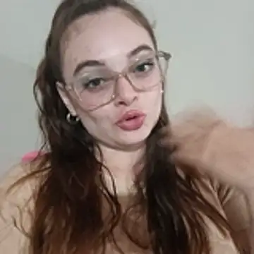 Snapshot of Emmacut chatting on February 3, 11:21 pm Emmacut online show from February 3, 11:21 pm