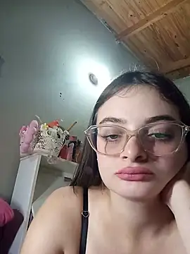 Snapshot of Emmacut chatting on July 24, 9:57 pm Emmacut online show from July 24, 9:57 pm