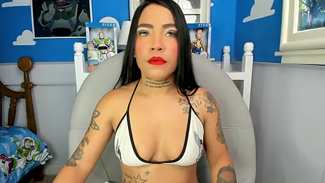 Snapshot of miss_vaiolette chatting on January 15, 2:27 am miss vaiolette online show from January 15, 2:27 am