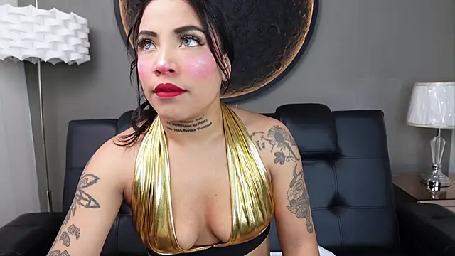 miss vaiolette online show from April 13, 11:05 am