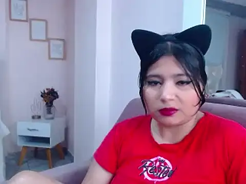 Snapshot of annylouis chatting on February 11, 1:41 am annylouis online show from February 11, 1:41 am