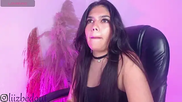 Snapshot of liz_bedoutxx chatting on September 27, 1:32 am liz bedoutxx online show from September 27, 1:32 am