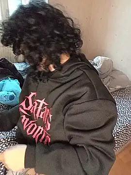 callmelouve online show from October 17, 4:31 pm