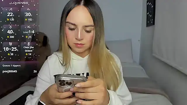 sophi mooreno online show from March 23, 1:09 am