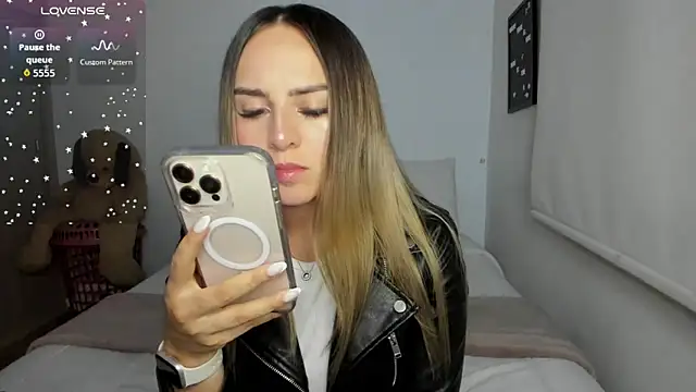 sophi mooreno online show from April 8, 1:27 am