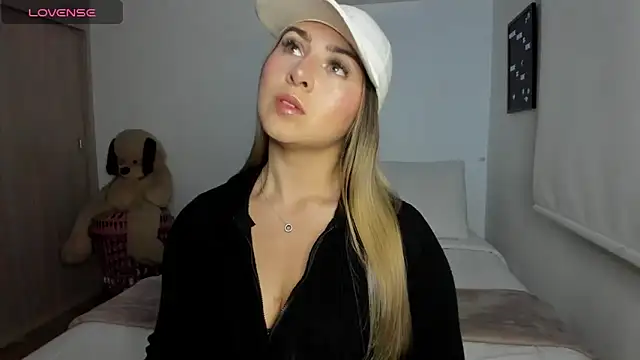 sophi mooreno online show from April 14, 12:49 am