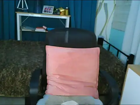 Snapshot of Laura_yourhottestbabe123 chatting on May 16, 4:28 pm Laura yourhottestbabe123 online show from May 16, 4:28 pm