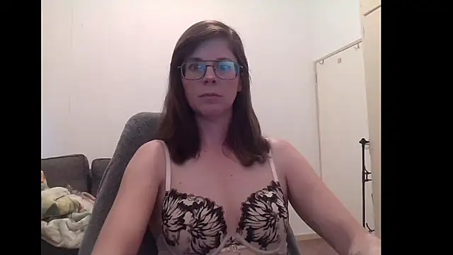 Snapshot of SavannaGirly chatting on February 5, 6:40 am SavannaGirly online show from February 5, 6:40 am