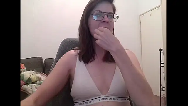 Snapshot of SavannaGirly chatting on February 7, 10:30 am SavannaGirly online show from February 7, 10:30 am
