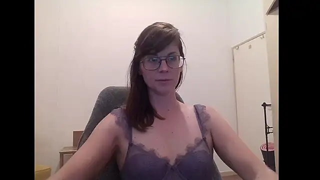 Snapshot of SavannaGirly chatting on February 22, 7:29 am SavannaGirly online show from February 22, 7:29 am