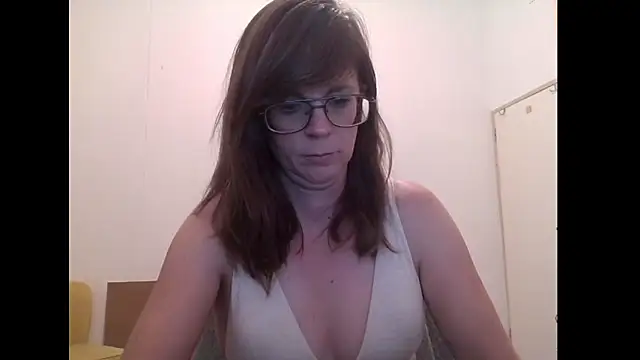 Snapshot of SavannaGirly chatting on February 25, 7:45 pm SavannaGirly online show from February 25, 7:45 pm