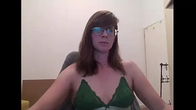 Snapshot of SavannaGirly chatting on March 6, 2:24 pm SavannaGirly online show from March 6, 2:24 pm