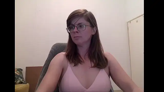 Snapshot of SavannaGirly chatting on April 15, 6:37 pm SavannaGirly online show from April 15, 6:37 pm