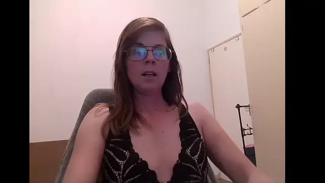 Snapshot of SavannaGirly chatting on May 5, 4:37 pm SavannaGirly online show from May 5, 4:37 pm