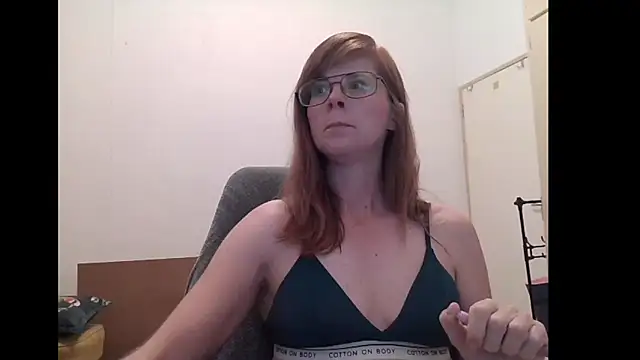 Snapshot of SavannaGirly chatting on May 21, 8:32 am SavannaGirly online show from May 21, 8:32 am