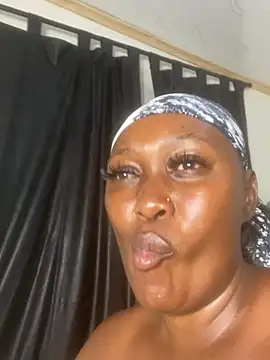 Snapshot of Cardiebae89 chatting on February 24, 12:19 am Cardiebae89 online show from February 24, 12:19 am