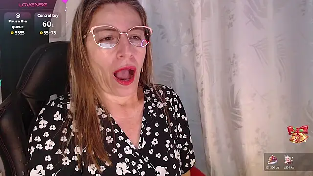 Chayla Ruiz online show from December 13, 10:26 pm