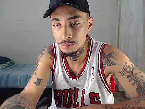 emiliano hottt online show from September 29, 9:08 pm