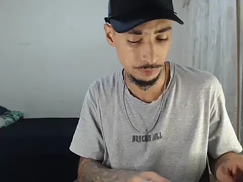 emiliano hottt online show from October 13, 4:01 am