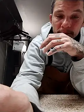 Snapshot of Sleepy1817 chatting on November 30, 5:44 am Sleepy1817 online show from November 30, 5:44 am