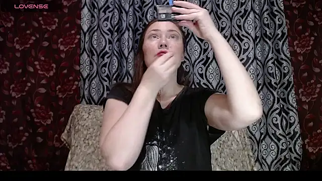 EmilyDoth online show from November 17, 2:06 am