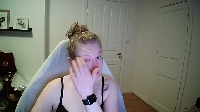 Girlnina-1995 online show from March 20, 6:29 am