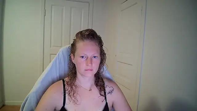 Snapshot of Girlnina-1995 chatting on July 16, 8:31 am Girlnina-1995 online show from July 16, 8:31 am