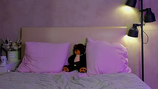  ice ba by online show from October 25, 7:30 pm