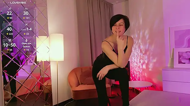 Snapshot of LorenDaze chatting on February 4, 7:36 am LorenDaze online show from February 4, 7:36 am