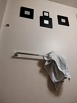 eatmeplease44 online show from December 18, 8:26 pm