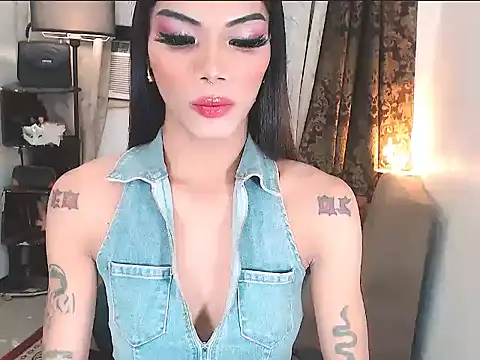 Snapshot of ELLIZABETHFORCUMXX chatting on February 6, 10:40 am ELLIZABETHFORCUMXX online show from February 6, 10:40 am