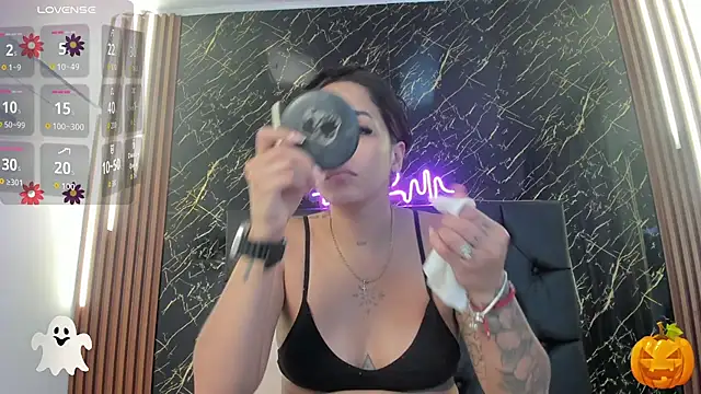 Tamara-evans online show from October 31, 7:26 pm