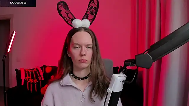 DivineBite online show from February 3, 6:02 pm