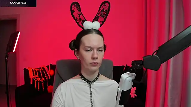 DivineBite online show from February 9, 4:11 pm