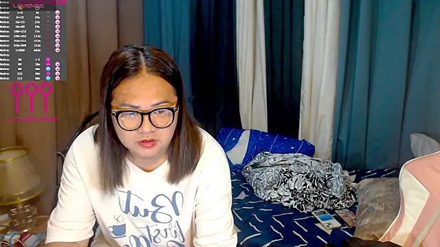 Snapshot of MagnificatMistress chatting on October 16, 9:49 pm MagnificatMistress online show from October 16, 9:49 pm