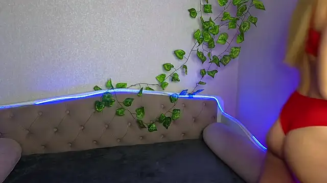 Snapshot of ParadisePleasure_ chatting on December 20, 1:47 am ParadisePleasure  online show from December 20, 1:47 am