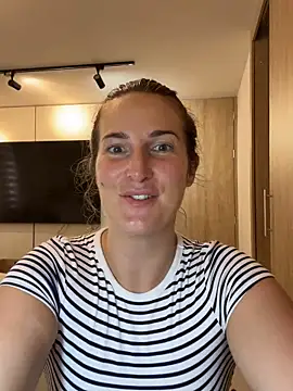 Thescorpionfr online show from November 18, 6:23 pm