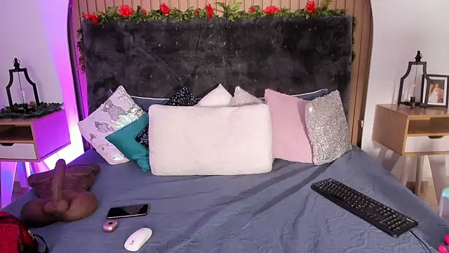 Karlagonzales  online show from March 25, 7:31 pm