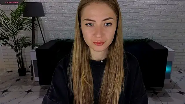 Adelyna Bird online show from September 21, 6:37 am