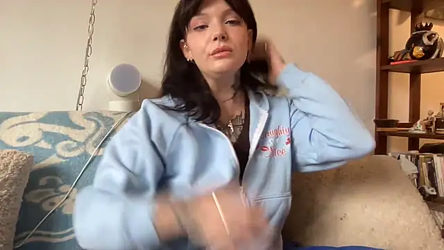 Snapshot of SweetMaisie chatting on February 16, 10:50 pm SweetMaisie online show from February 16, 10:50 pm