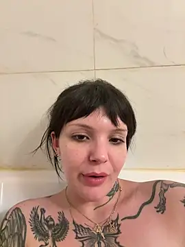 Snapshot of SweetMaisie chatting on February 20, 3:25 am SweetMaisie online show from February 20, 3:25 am