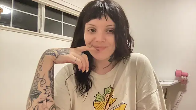 Snapshot of SweetMaisie chatting on July 11, 5:43 am SweetMaisie online show from July 11, 5:43 am