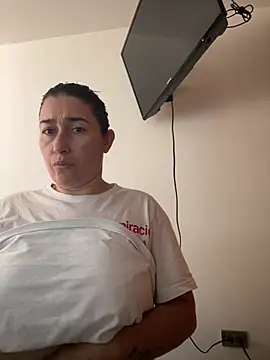 andreaisis2 online show from April 8, 5:46 pm