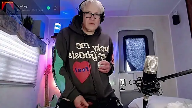 Snapshot of Snarfle82 chatting on February 25, 7:14 pm Snarfle82 online show from February 25, 7:14 pm