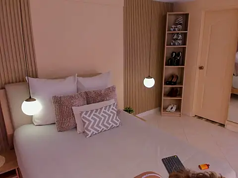 EricaCopola online show from October 1, 2:28 am