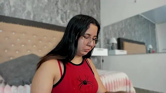 Lia sarahi online show from October 4, 11:30 am