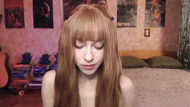 Snapshot of Friendly_Ellie chatting on February 1, 12:20 am Friendly Ellie online show from February 1, 12:20 am