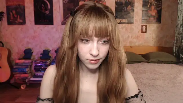 Snapshot of Friendly_Ellie chatting on February 15, 12:18 am Friendly Ellie online show from February 15, 12:18 am