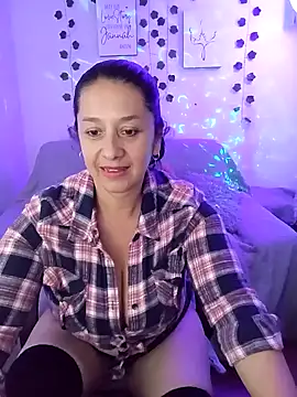 Snapshot of camilalatti chatting on February 12, 11:41 pm camilalatti online show from February 12, 11:41 pm
